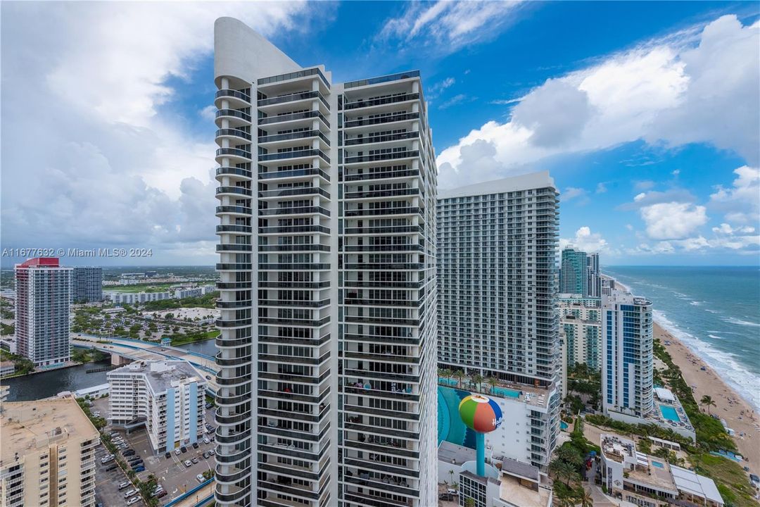 For Sale: $1,330,000 (3 beds, 2 baths, 1554 Square Feet)