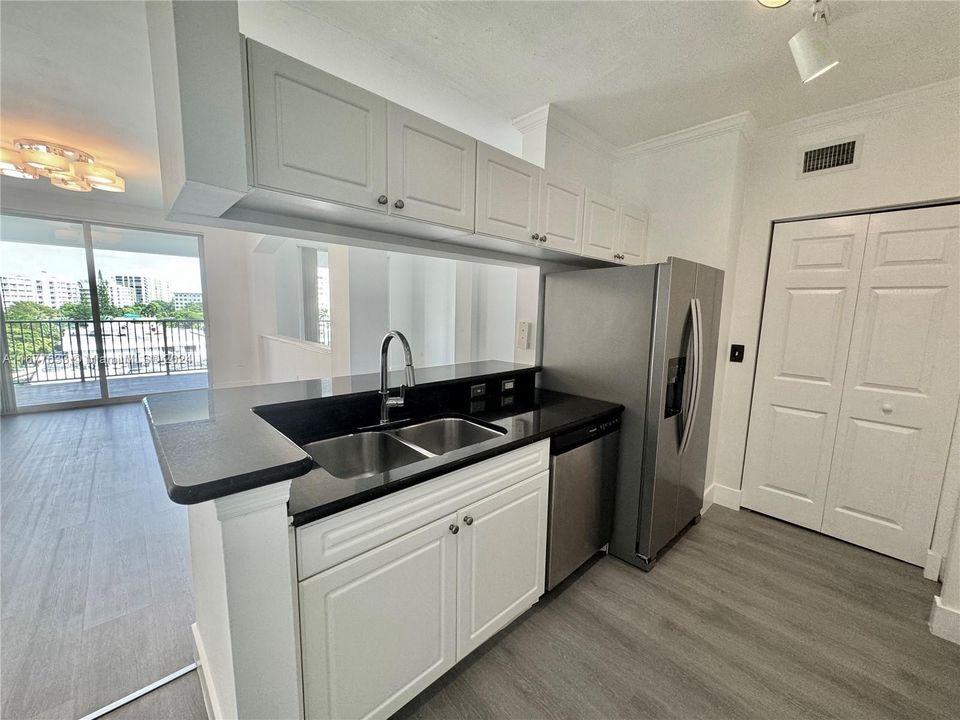 For Rent: $4,350 (3 beds, 2 baths, 1353 Square Feet)