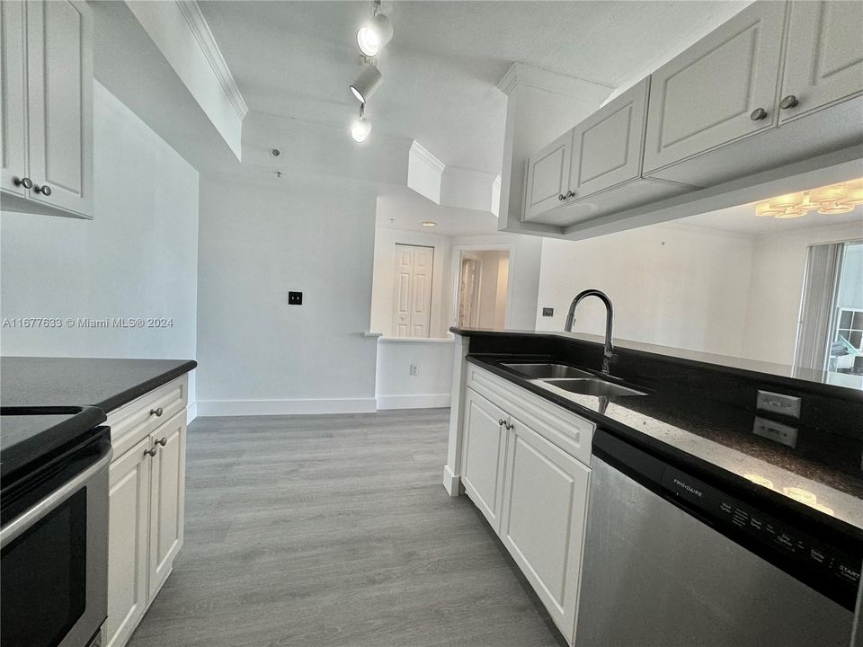 For Rent: $4,350 (3 beds, 2 baths, 1353 Square Feet)