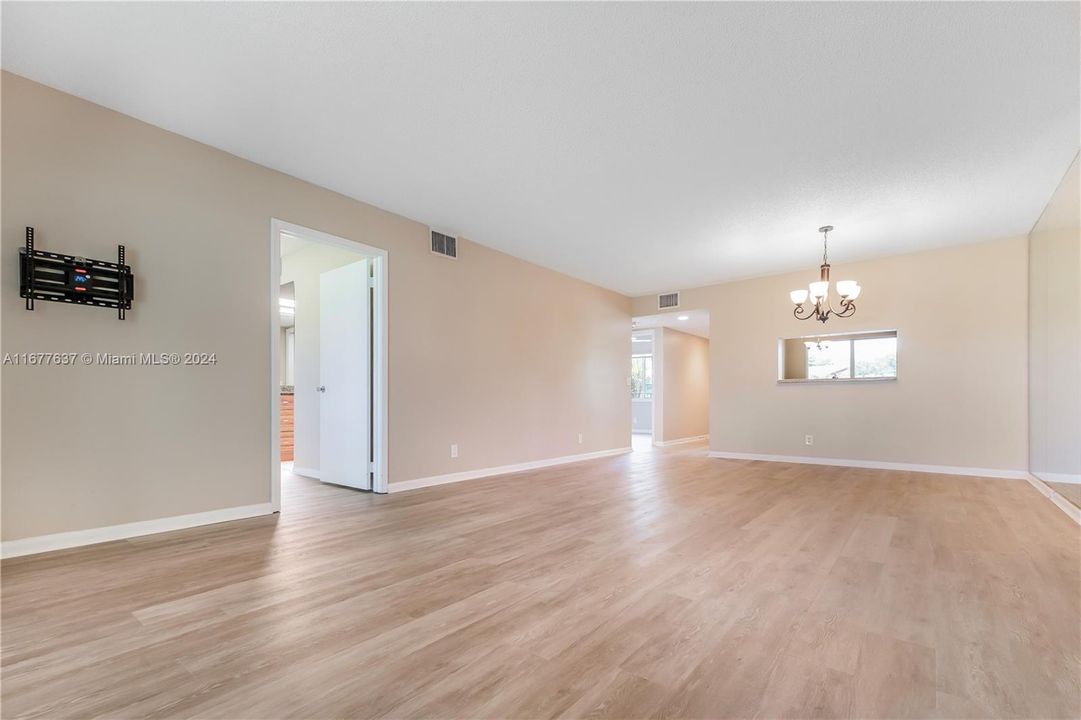 For Sale: $255,000 (2 beds, 2 baths, 1192 Square Feet)