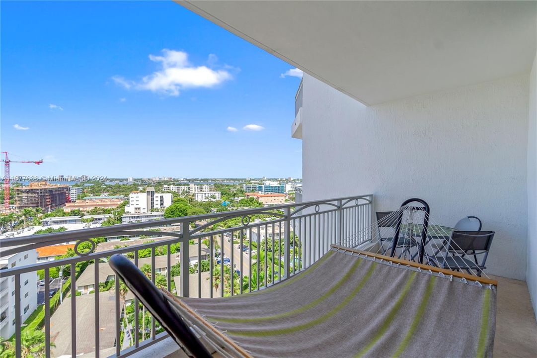 For Sale: $1,080,000 (2 beds, 2 baths, 1508 Square Feet)