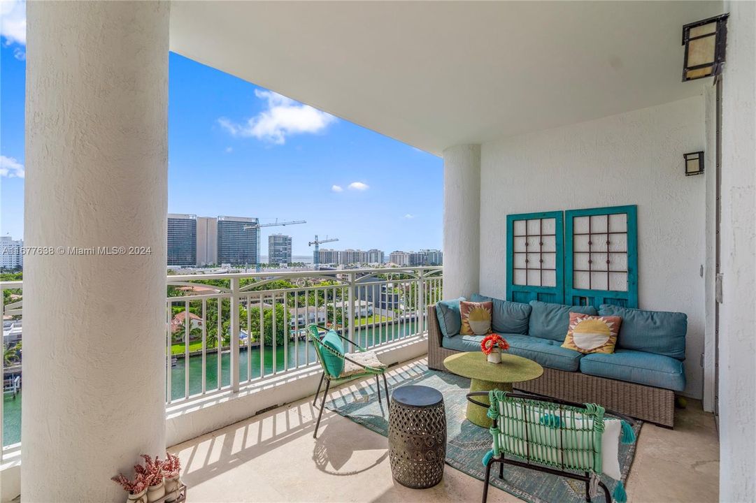 For Sale: $1,080,000 (2 beds, 2 baths, 1508 Square Feet)