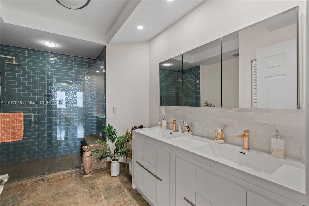 For Sale: $1,080,000 (2 beds, 2 baths, 1508 Square Feet)