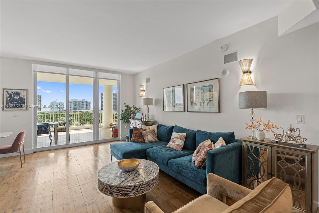 For Sale: $1,080,000 (2 beds, 2 baths, 1508 Square Feet)