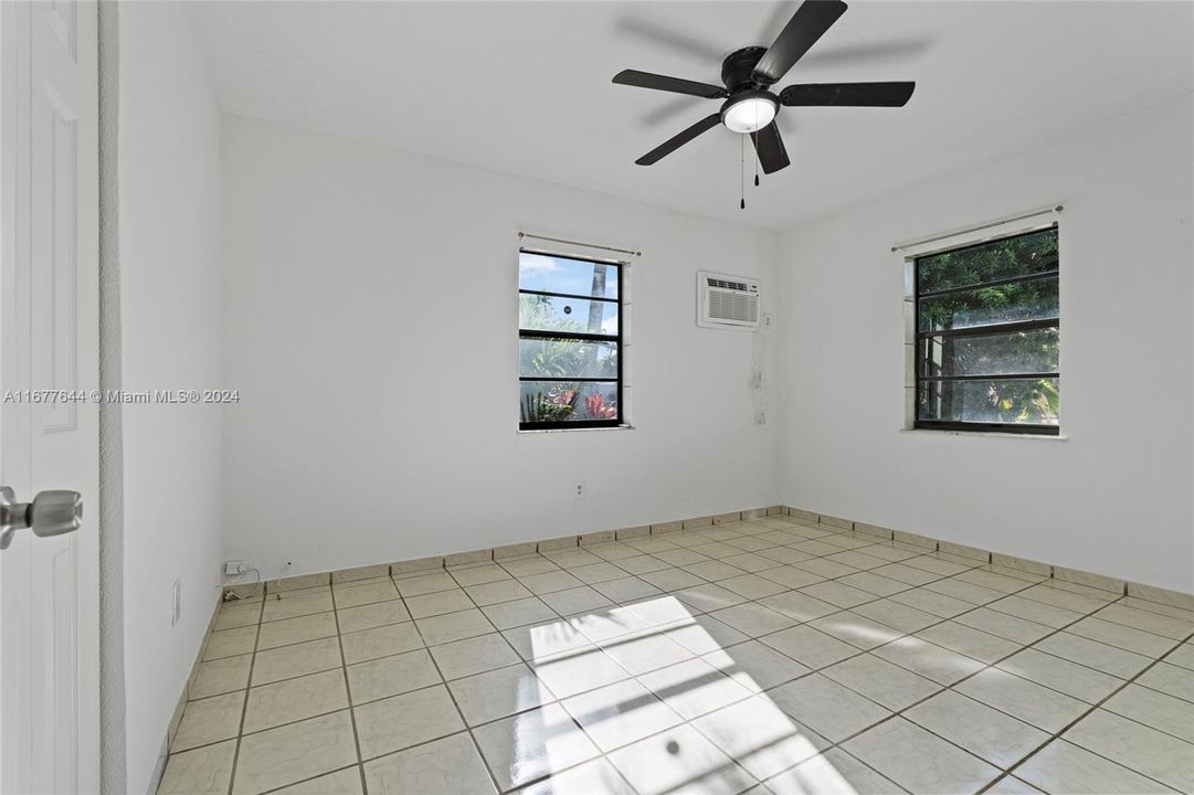 For Rent: $2,999 (3 beds, 2 baths, 1948 Square Feet)