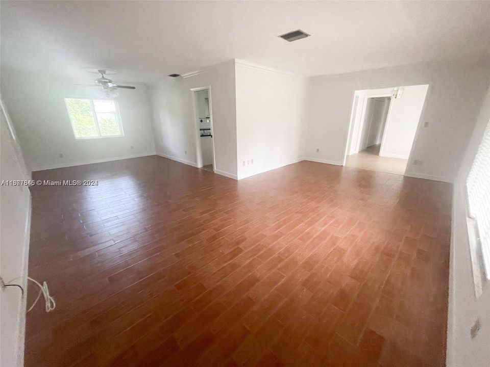 For Rent: $4,300 (3 beds, 2 baths, 1882 Square Feet)