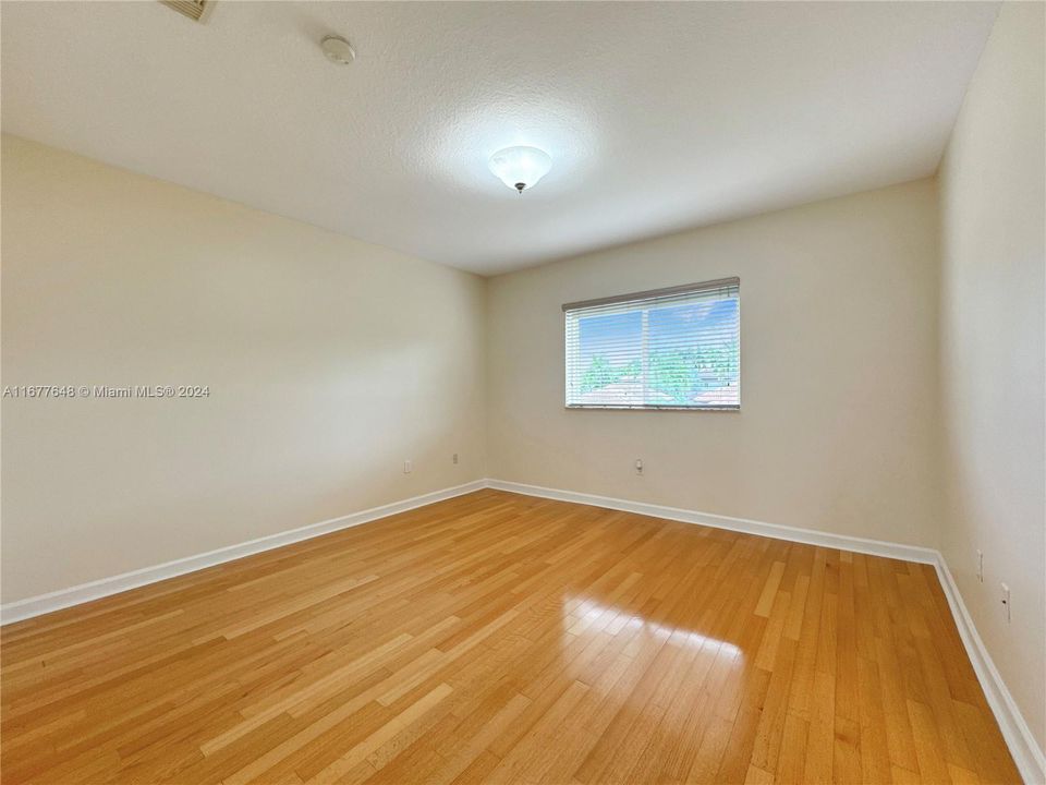 For Rent: $3,275 (3 beds, 2 baths, 1690 Square Feet)