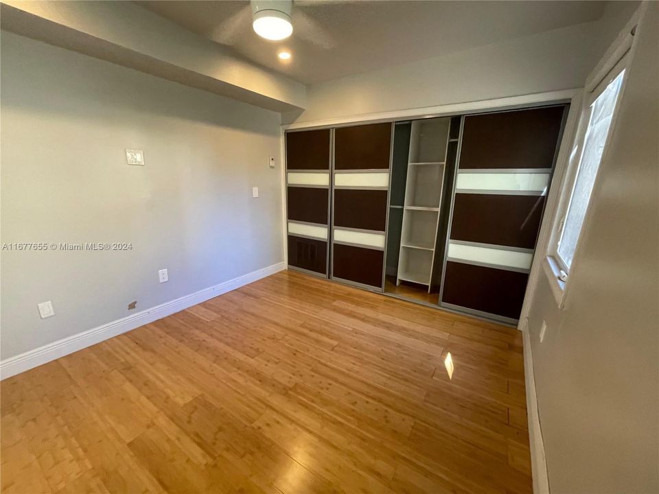 For Rent: $1,900 (1 beds, 1 baths, 741 Square Feet)