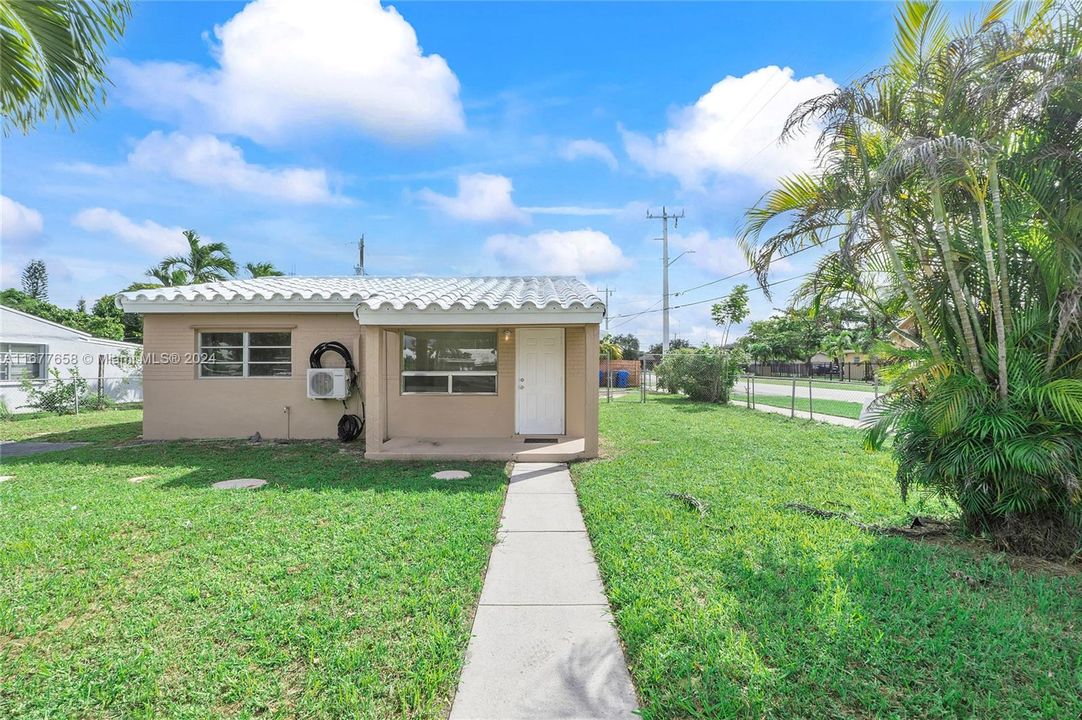 For Sale: $515,000 (4 beds, 2 baths, 2098 Square Feet)