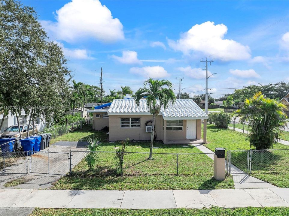 For Sale: $515,000 (4 beds, 2 baths, 2098 Square Feet)