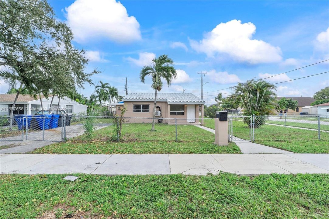 For Sale: $515,000 (4 beds, 2 baths, 2098 Square Feet)