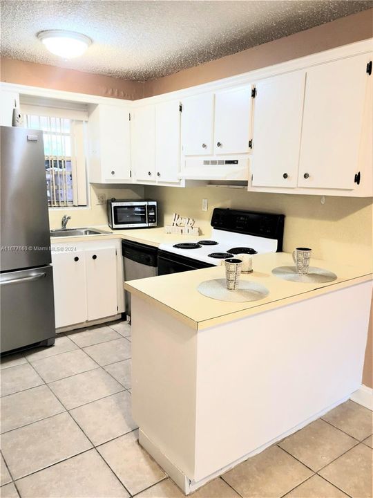 For Rent: $2,100 (1 beds, 1 baths, 707 Square Feet)