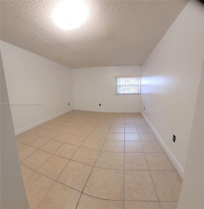 For Rent: $2,100 (1 beds, 1 baths, 707 Square Feet)