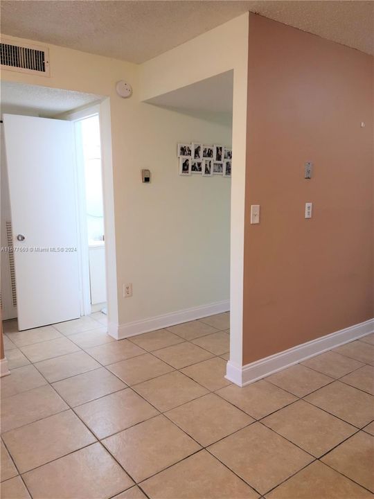 For Rent: $2,100 (1 beds, 1 baths, 707 Square Feet)