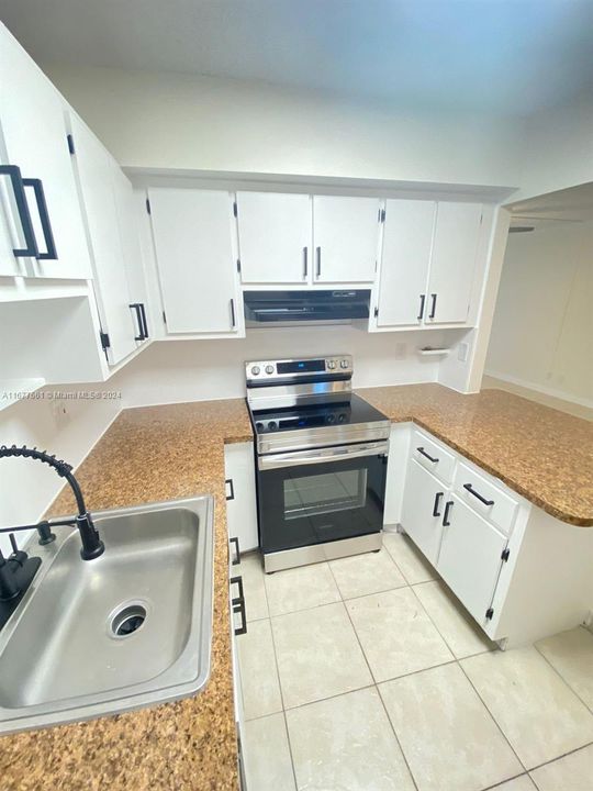 For Sale: $150,000 (1 beds, 1 baths, 800 Square Feet)