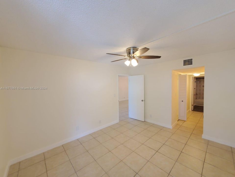 For Sale: $150,000 (1 beds, 1 baths, 800 Square Feet)