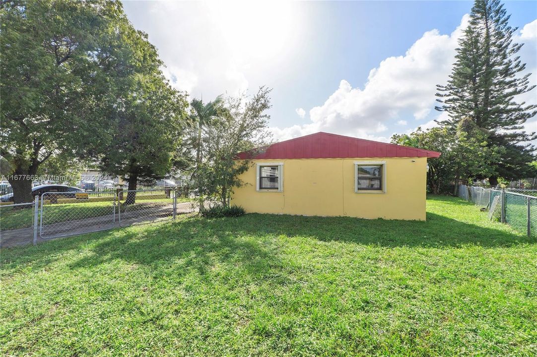 For Sale: $499,000 (3 beds, 2 baths, 1720 Square Feet)