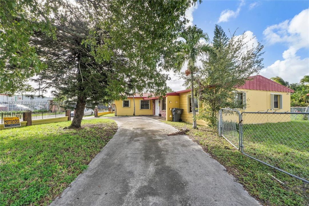 For Sale: $499,000 (3 beds, 2 baths, 1720 Square Feet)