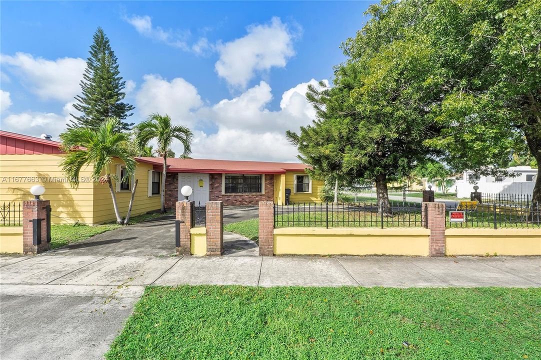 For Sale: $499,000 (3 beds, 2 baths, 1720 Square Feet)