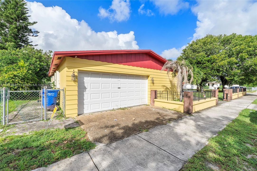 For Sale: $499,000 (3 beds, 2 baths, 1720 Square Feet)