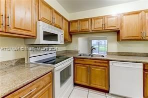 For Rent: $1,825 (2 beds, 2 baths, 926 Square Feet)