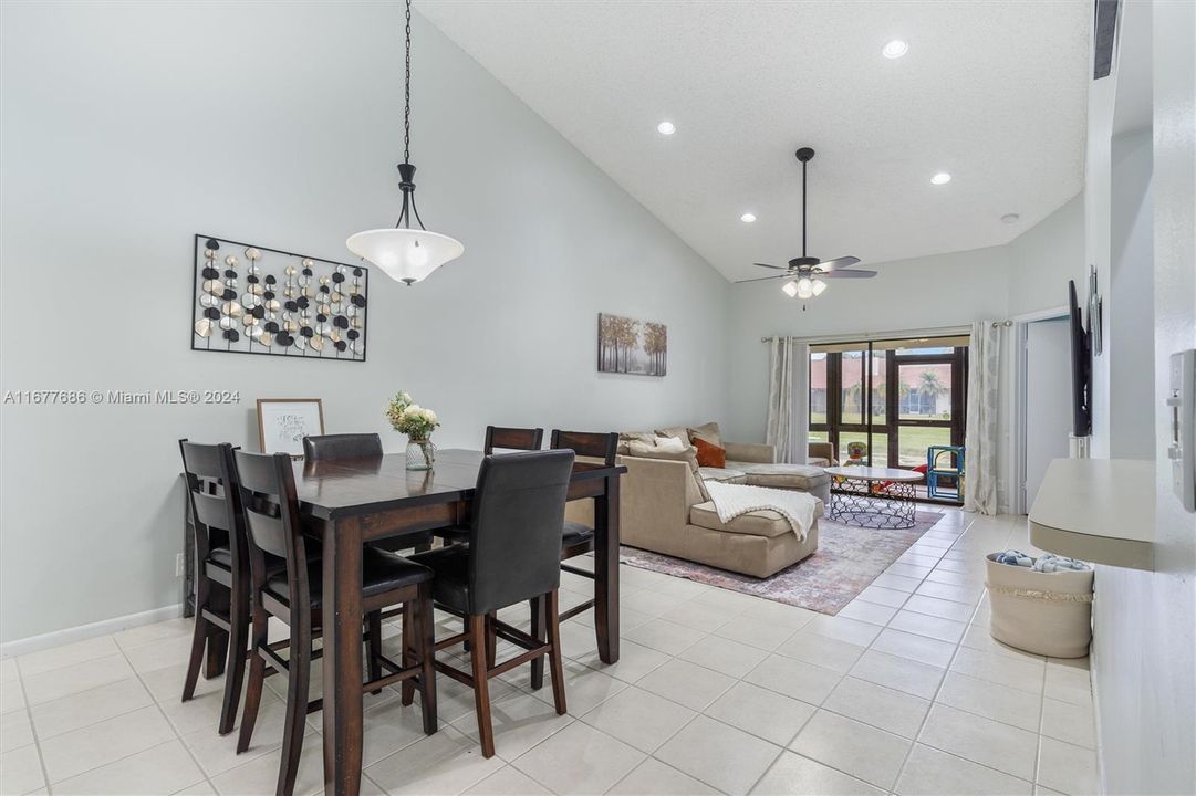 For Sale: $399,000 (2 beds, 2 baths, 1168 Square Feet)