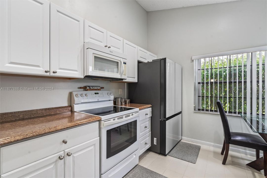 For Sale: $399,000 (2 beds, 2 baths, 1168 Square Feet)