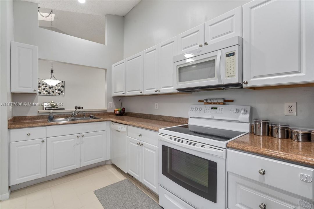 For Sale: $399,000 (2 beds, 2 baths, 1168 Square Feet)