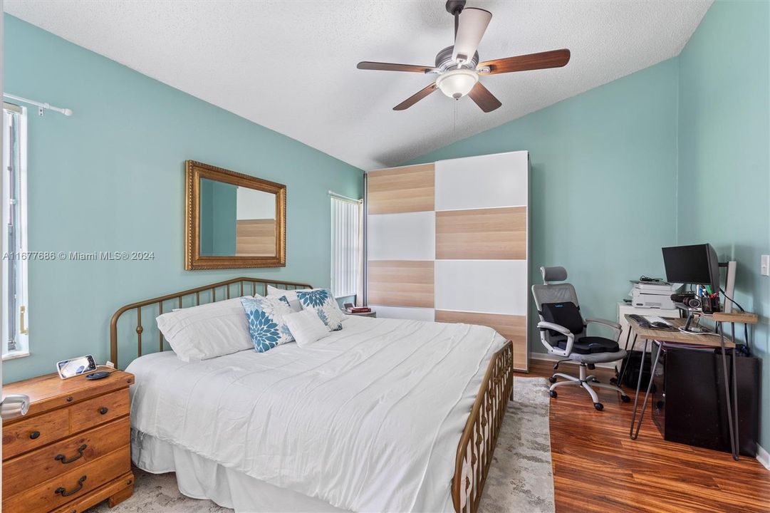 For Sale: $399,000 (2 beds, 2 baths, 1168 Square Feet)