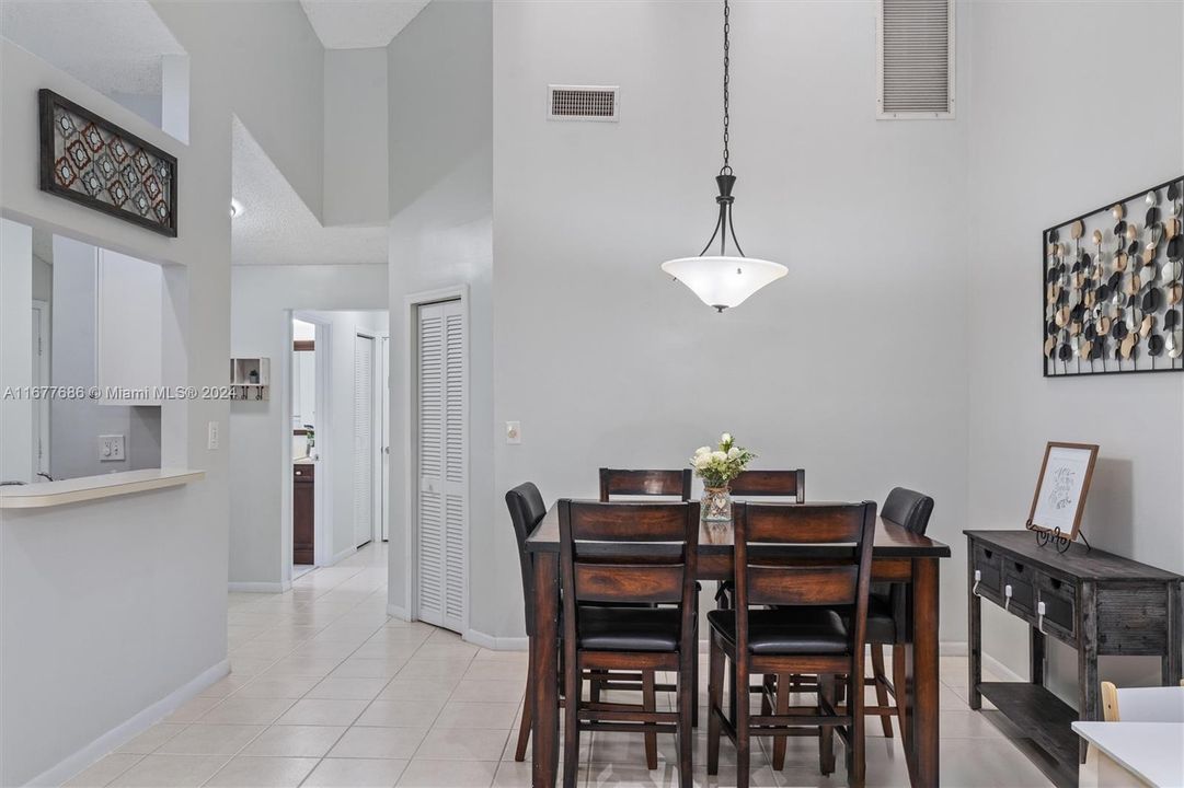 For Sale: $399,000 (2 beds, 2 baths, 1168 Square Feet)