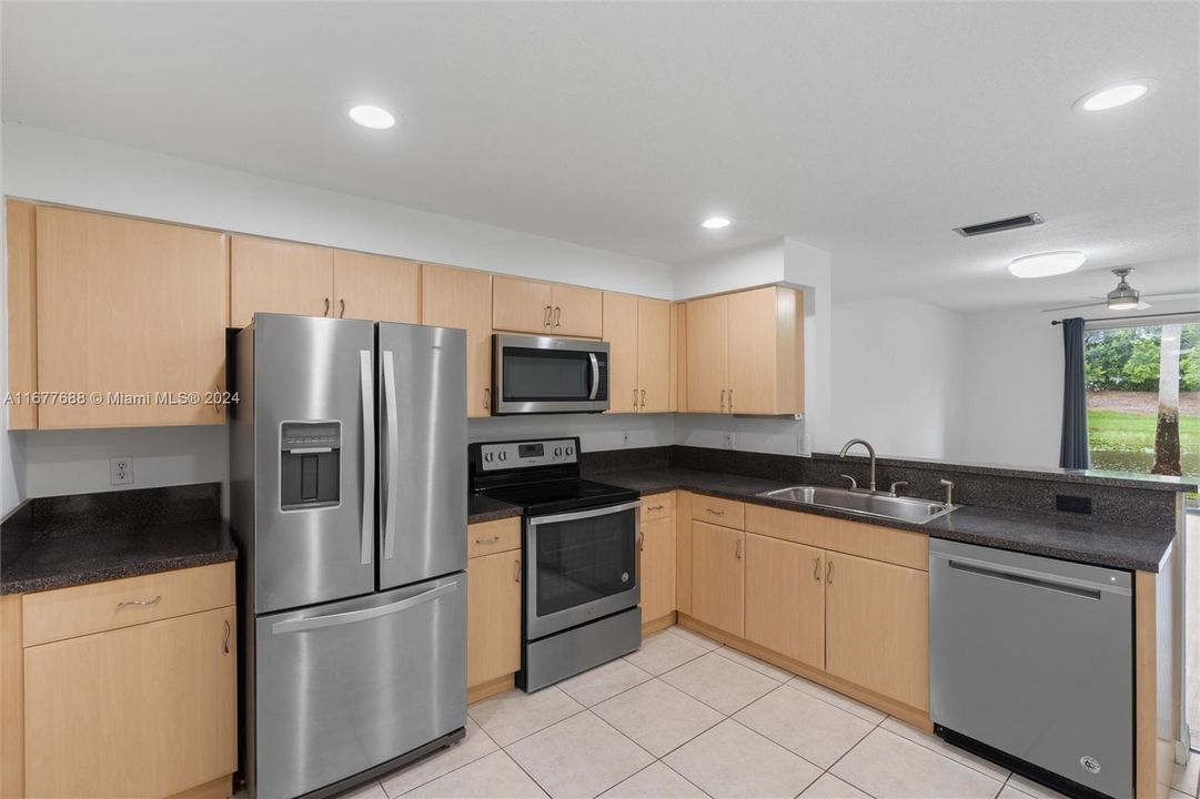 For Sale: $468,000 (2 beds, 2 baths, 1131 Square Feet)