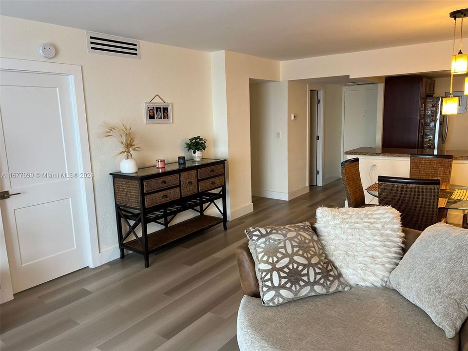 For Sale: $255,000 (2 beds, 2 baths, 1150 Square Feet)