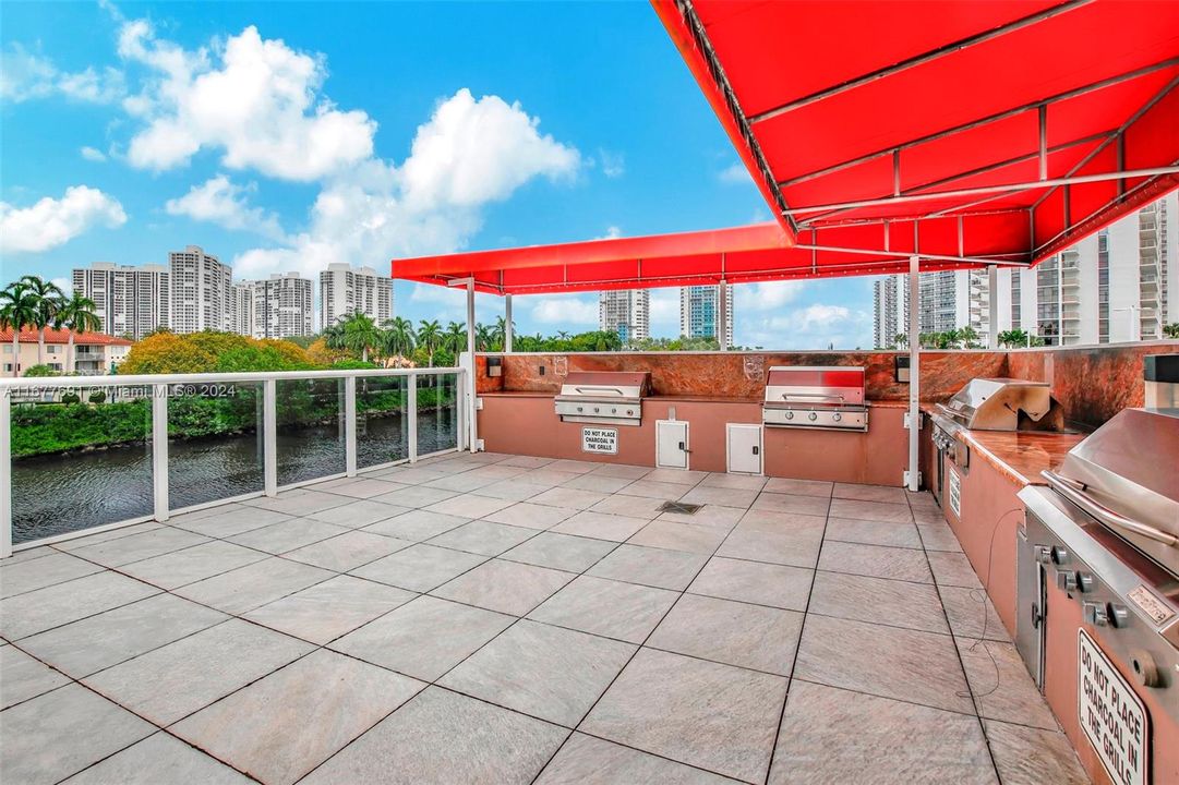 For Sale: $335,000 (2 beds, 2 baths, 1092 Square Feet)