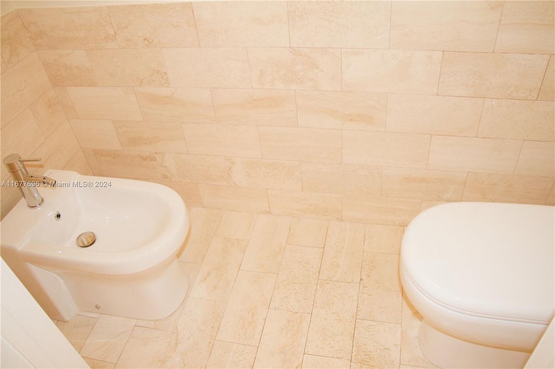 MASTER BATHROOM SEPERATE COMODE AND BIDET AREA