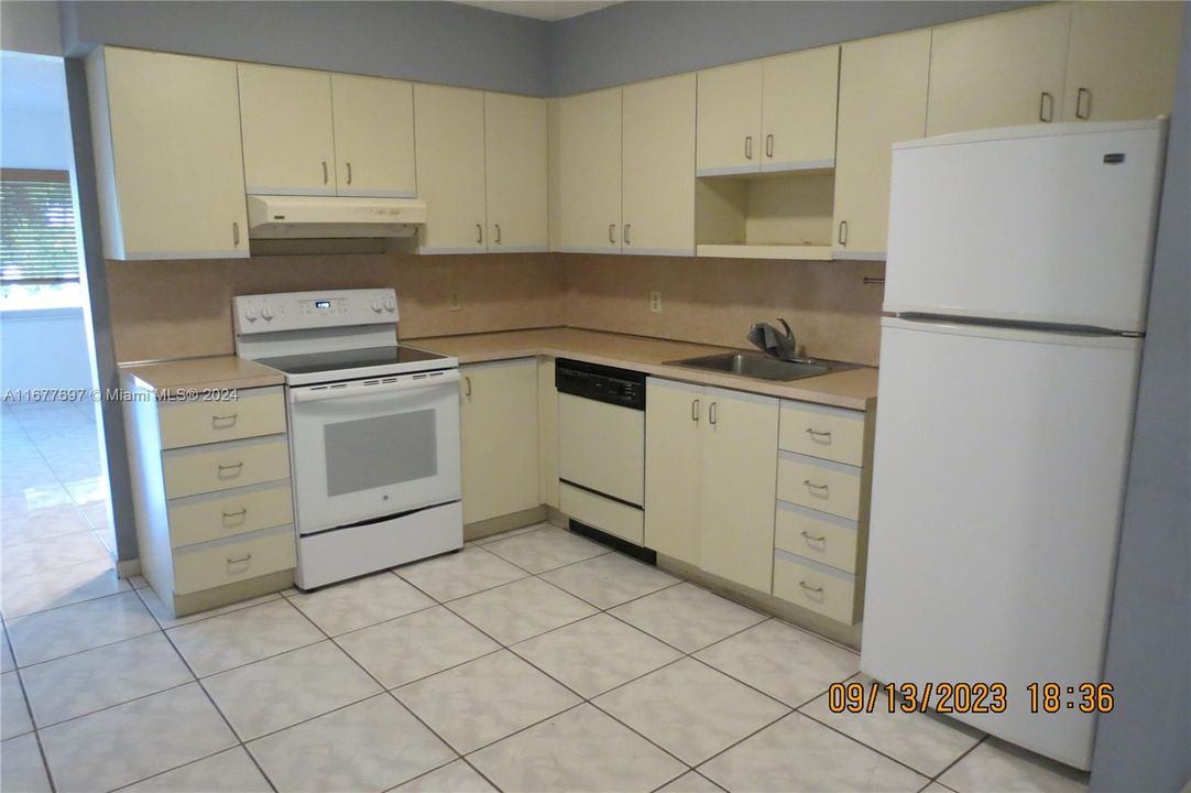 For Rent: $2,600 (2 beds, 2 baths, 2192 Square Feet)