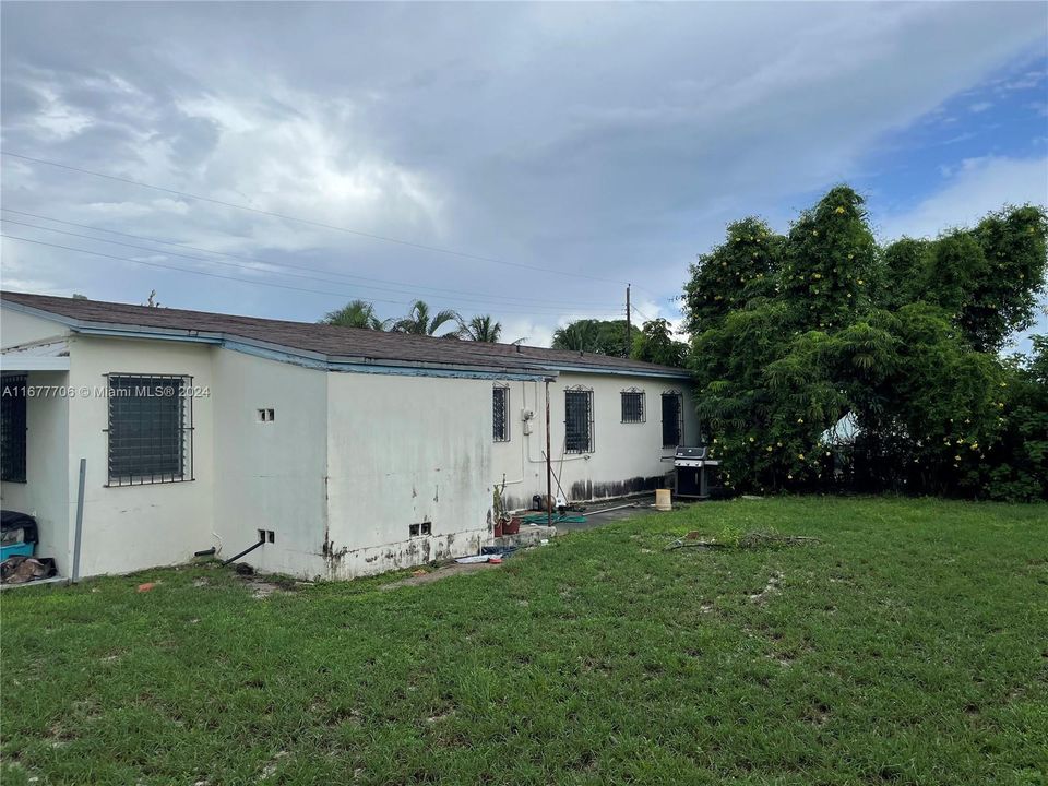 For Sale: $414,999 (4 beds, 2 baths, 1200 Square Feet)