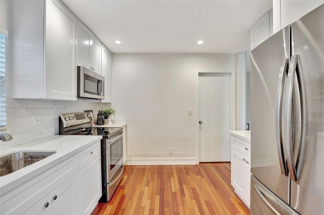 For Sale: $635,500 (3 beds, 2 baths, 1252 Square Feet)