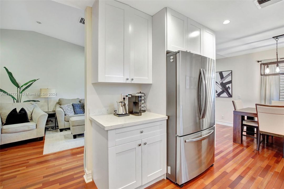 For Sale: $635,500 (3 beds, 2 baths, 1252 Square Feet)