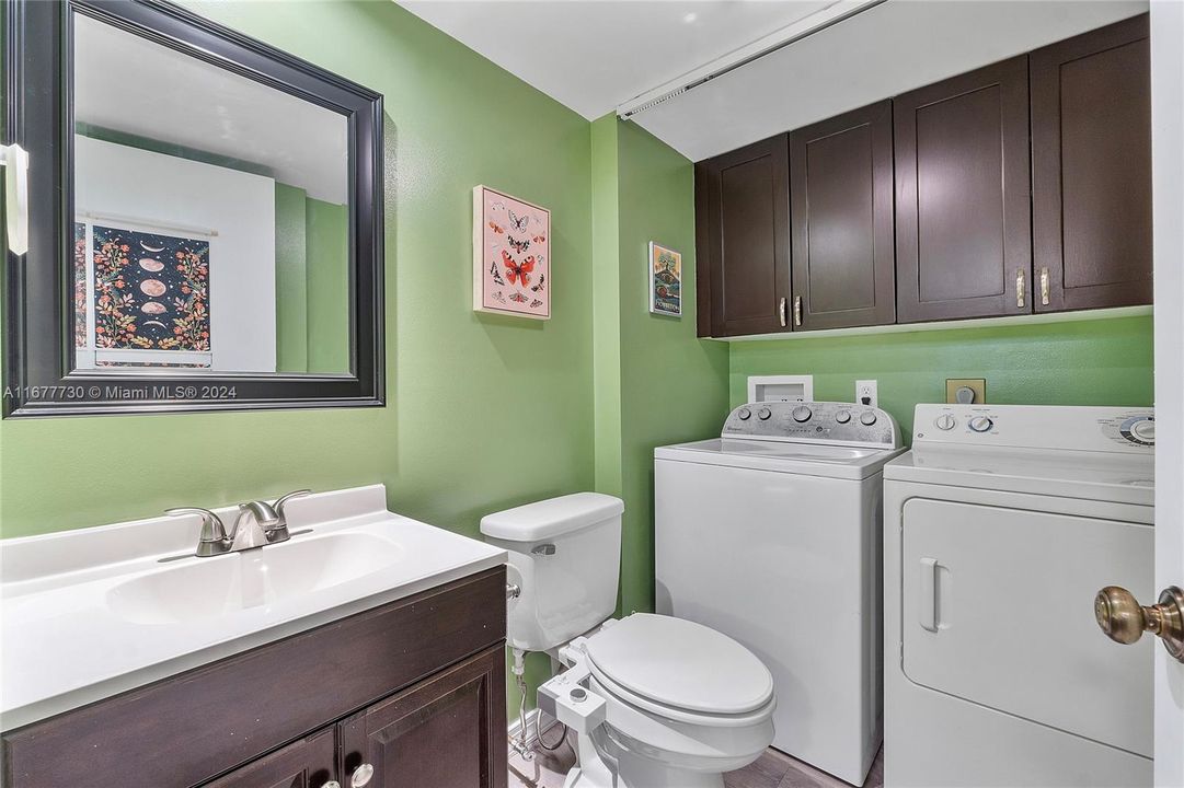 For Sale: $425,000 (2 beds, 2 baths, 1372 Square Feet)