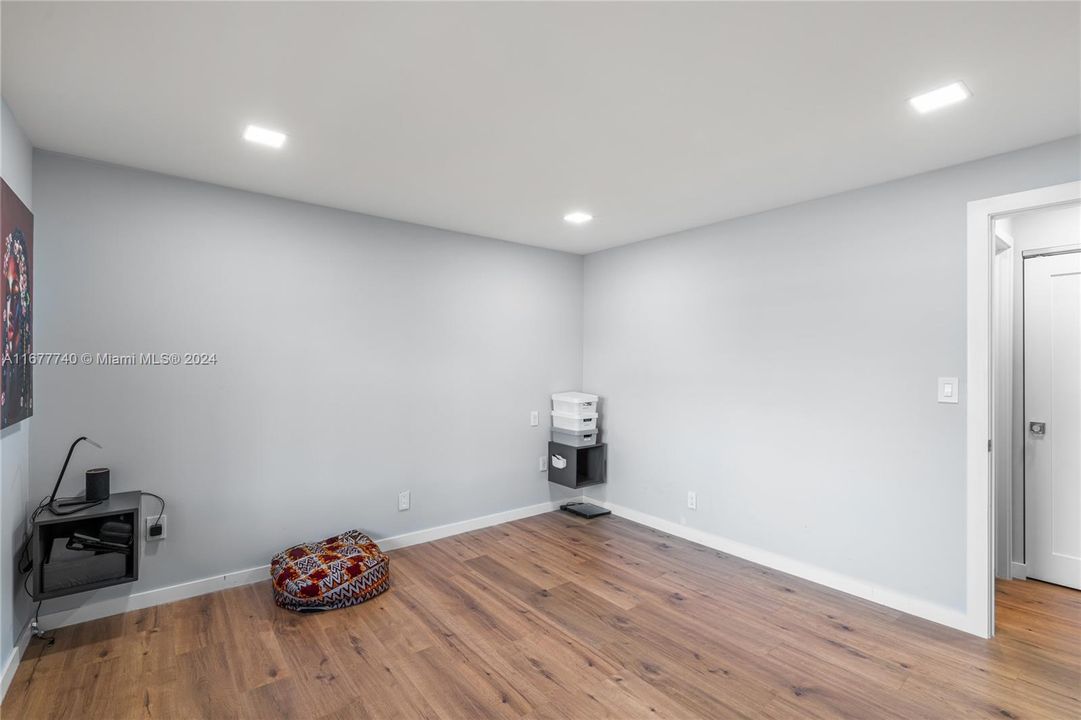 For Sale: $195,000 (2 beds, 2 baths, 1025 Square Feet)