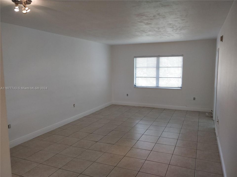 For Rent: $1,500 (1 beds, 1 baths, 850 Square Feet)