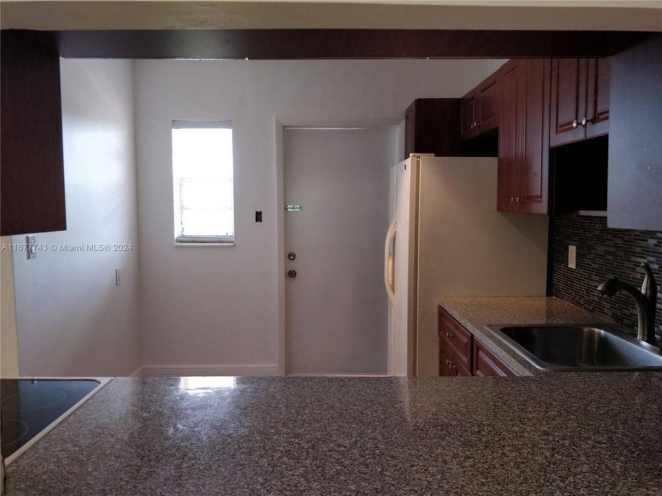 For Rent: $1,500 (1 beds, 1 baths, 850 Square Feet)