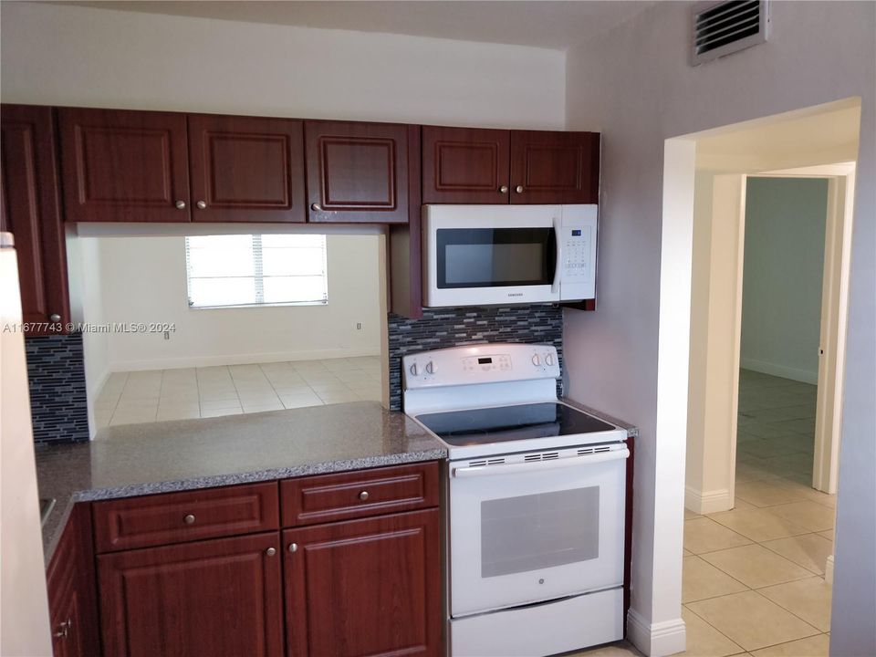 For Rent: $1,500 (1 beds, 1 baths, 850 Square Feet)