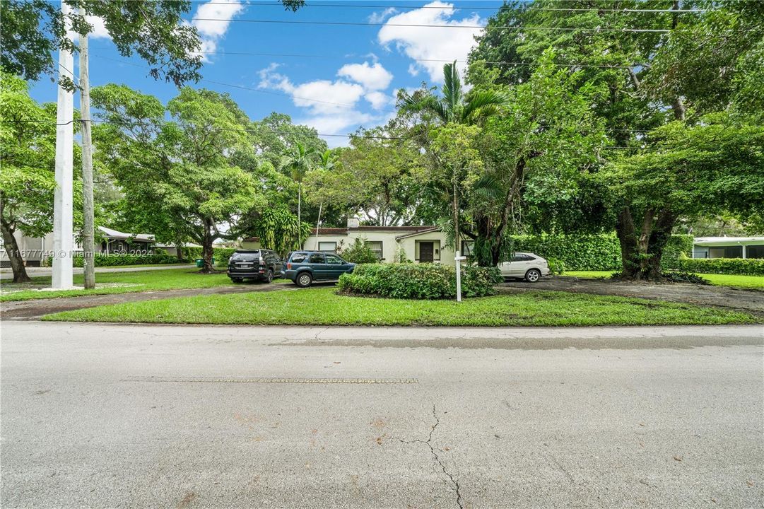 For Sale: $1,397,000 (3 beds, 2 baths, 1790 Square Feet)