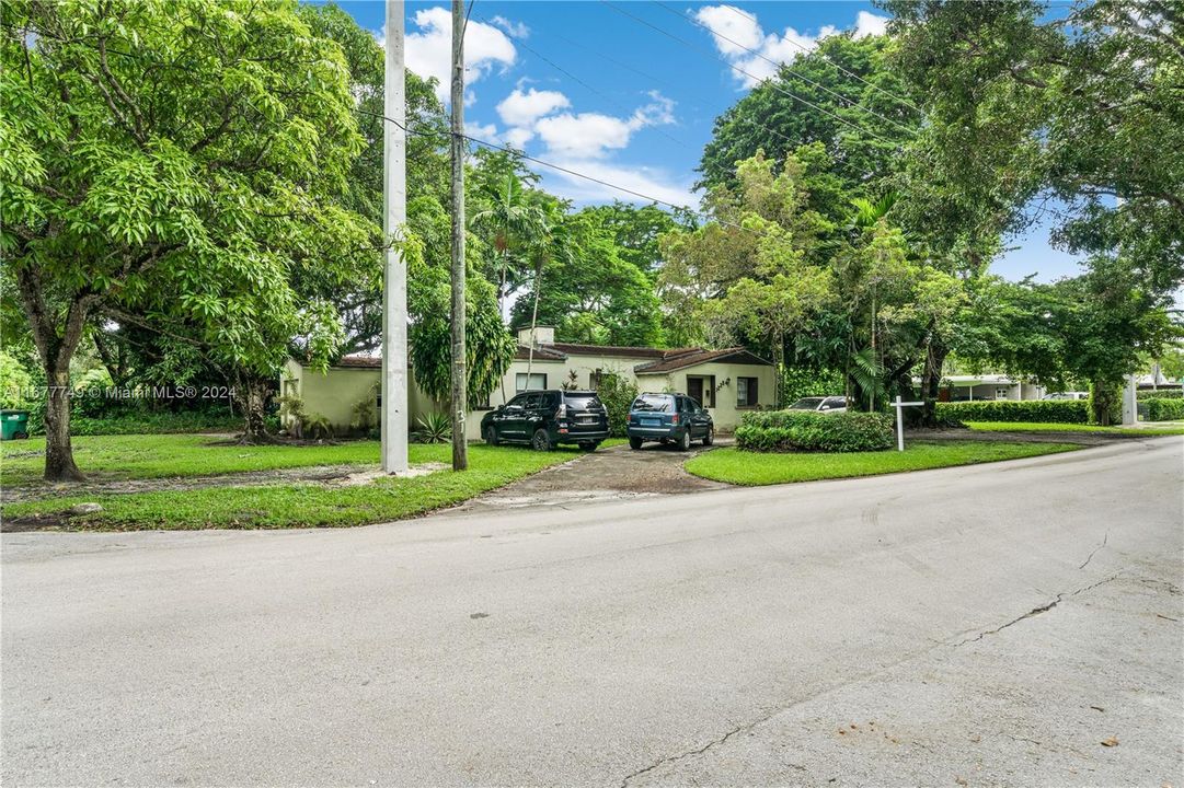 For Sale: $1,397,000 (3 beds, 2 baths, 1790 Square Feet)