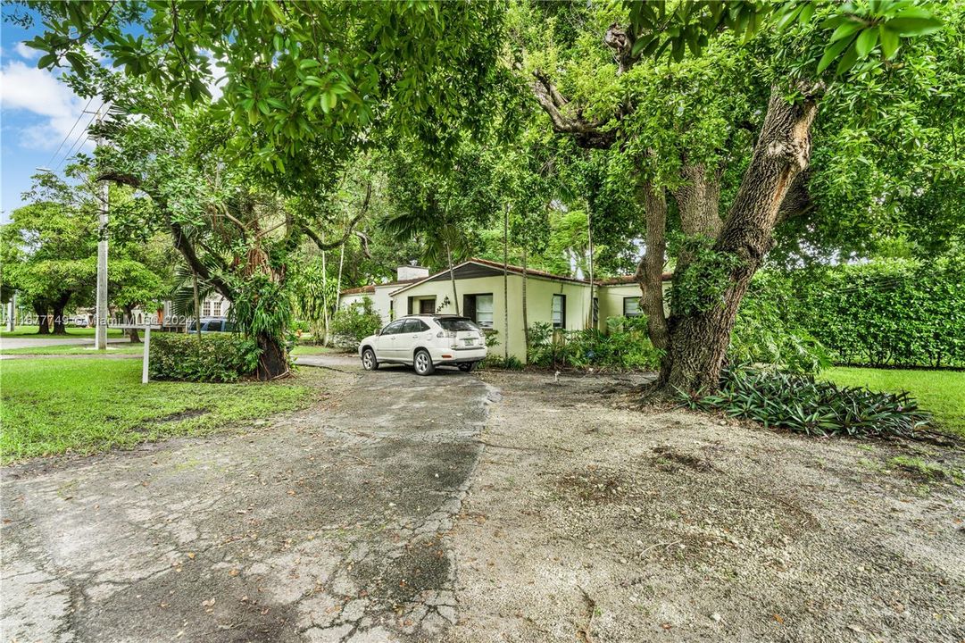 For Sale: $1,397,000 (3 beds, 2 baths, 1790 Square Feet)