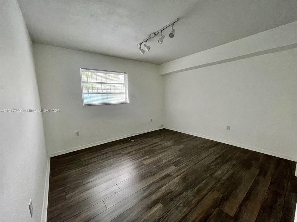 For Rent: $3,500 (4 beds, 2 baths, 1750 Square Feet)