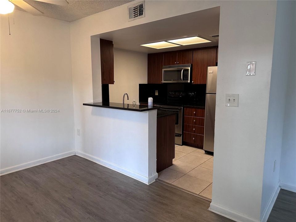 For Rent: $2,200 (2 beds, 2 baths, 910 Square Feet)