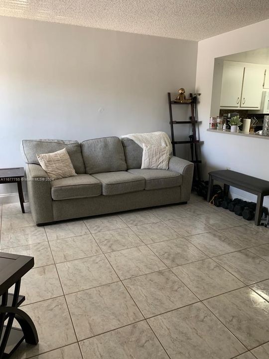 For Rent: $1,950 (1 beds, 1 baths, 676 Square Feet)