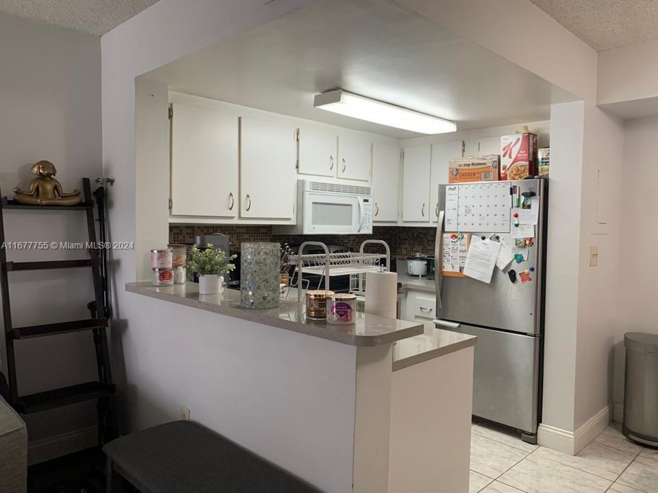 For Rent: $1,950 (1 beds, 1 baths, 676 Square Feet)